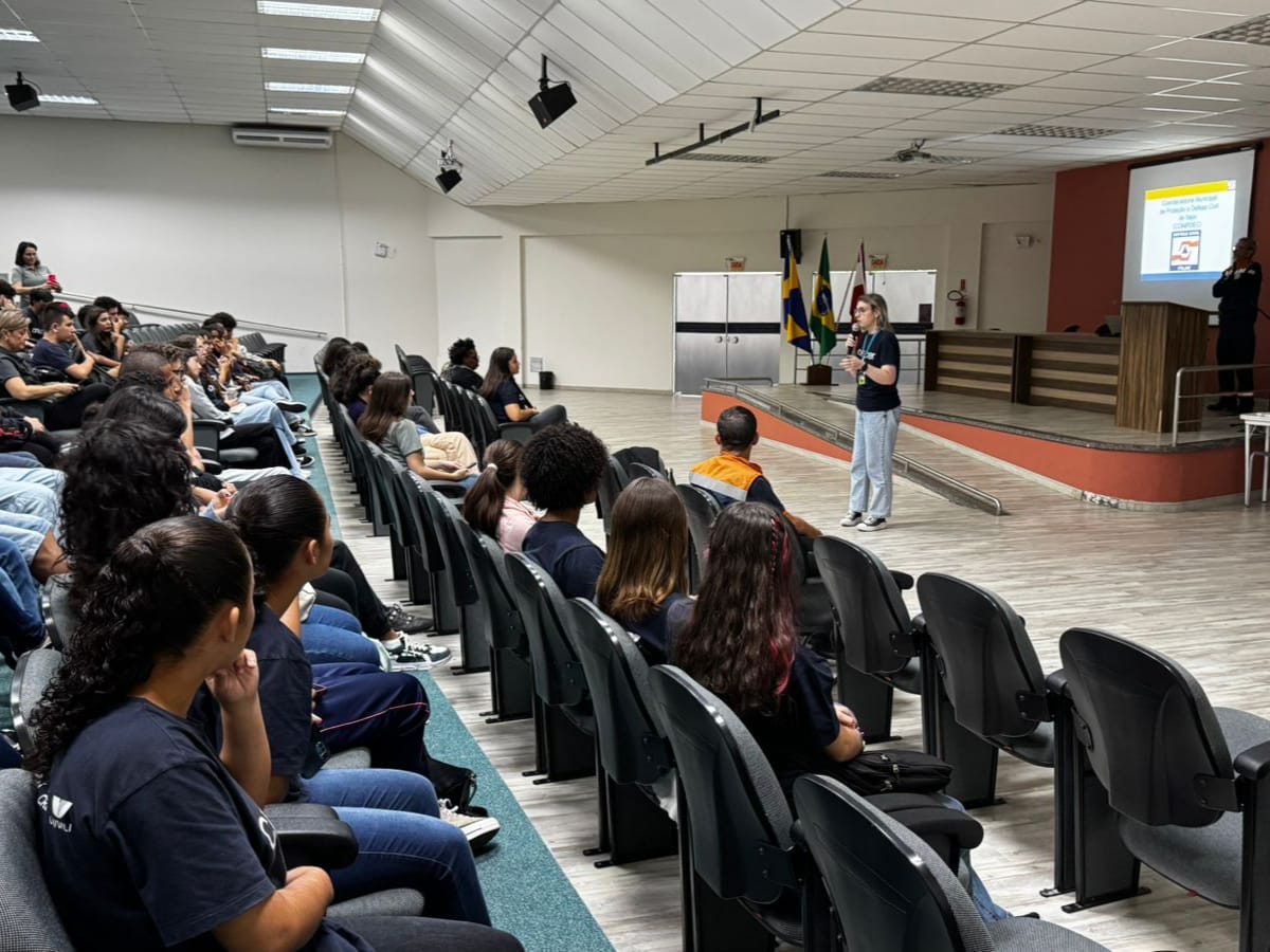 Palestra educativa destaca papel dos jovens na prevenção de desastres em Itajaí Palestra educativa destaca papel dos jovens na prevenção de desastres em Itajaí