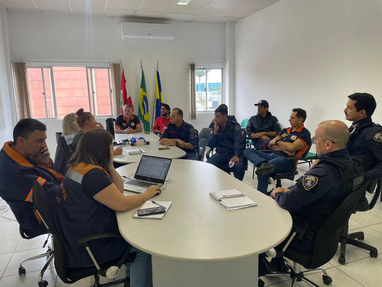 Defesa Civil de Itajaí planeja ações para aprimorar resposta a desastres Defesa Civil de Itajaí planeja ações para aprimorar resposta a desastres