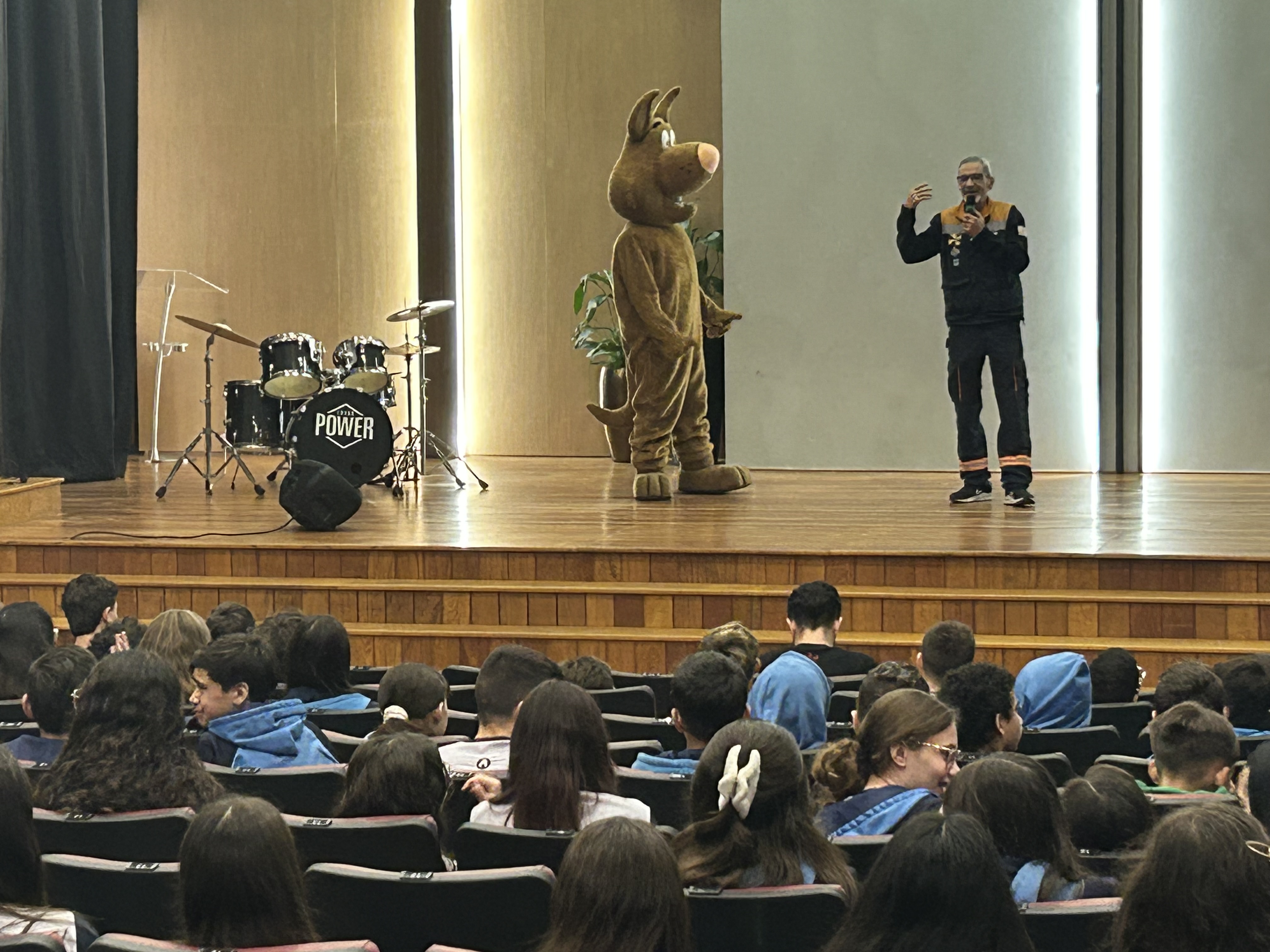 Defesa Civil leva palestra sobre prevenção de desastres a escolas de Itajaí pelo PDCE Defesa Civil leva palestra sobre prevenção de desastres a escolas de Itajaí pelo PDCE