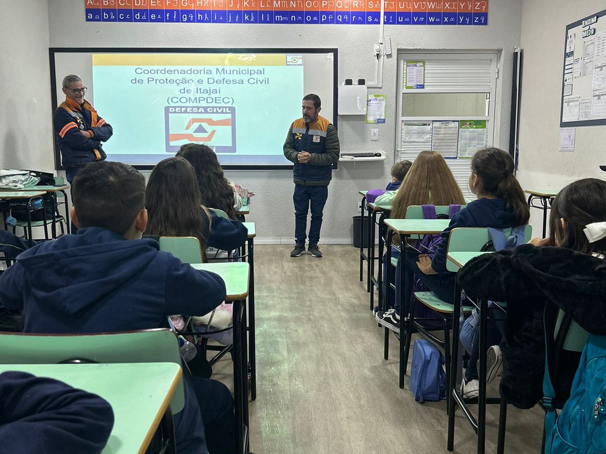 Defesa Civil aproxima jovens da realidade das profissões que salvam vidas Defesa Civil aproxima jovens da realidade das profissões que salvam vidas