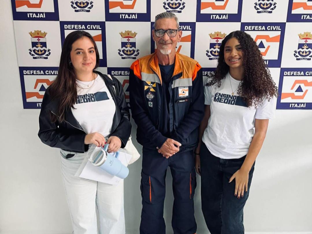 Estudantes de colégio de Itajaí desenvolvem projeto sobre inundações na região da Murta Estudantes de colégio de Itajaí desenvolvem projeto sobre inundações na região da Murta