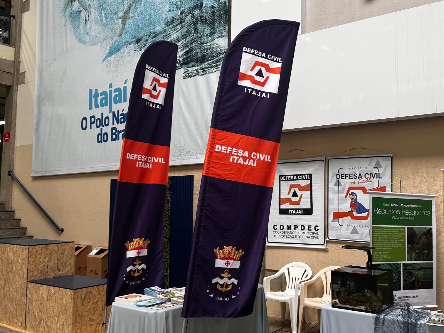 Defesa Civil de Itajaí participa do evento EducaÁgua no Átrio da Prefeitura
