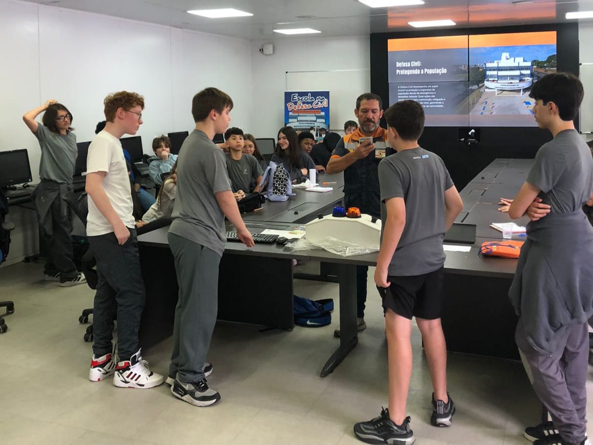 Defesa Civil de Itajaí realiza ação educativa sobre riscos e desastres naturais Defesa Civil de Itajaí realiza ação educativa sobre riscos e desastres naturais