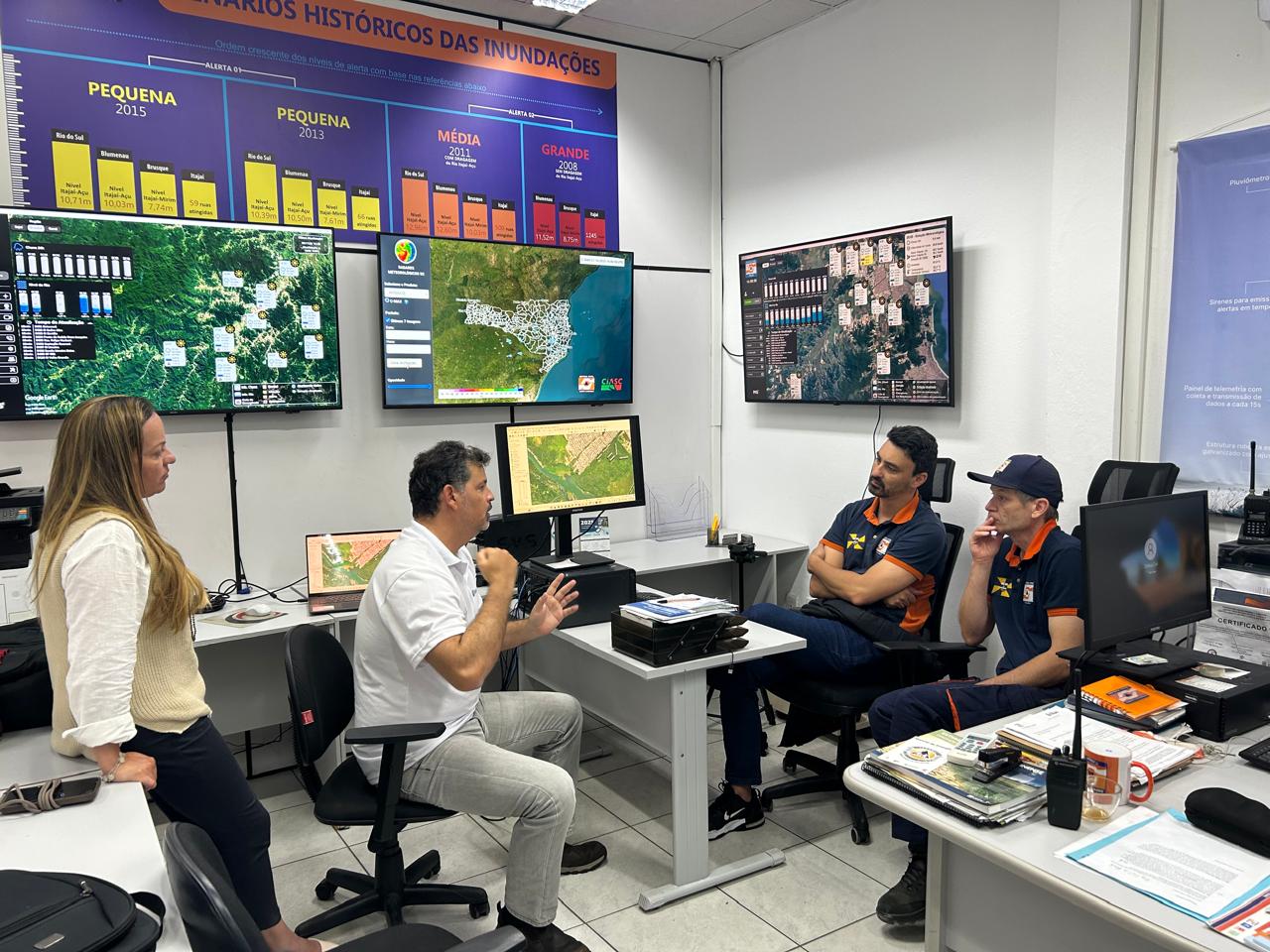 Defesa Civil de Itajaí recebe empresa de referência nacional em gestão de desastres