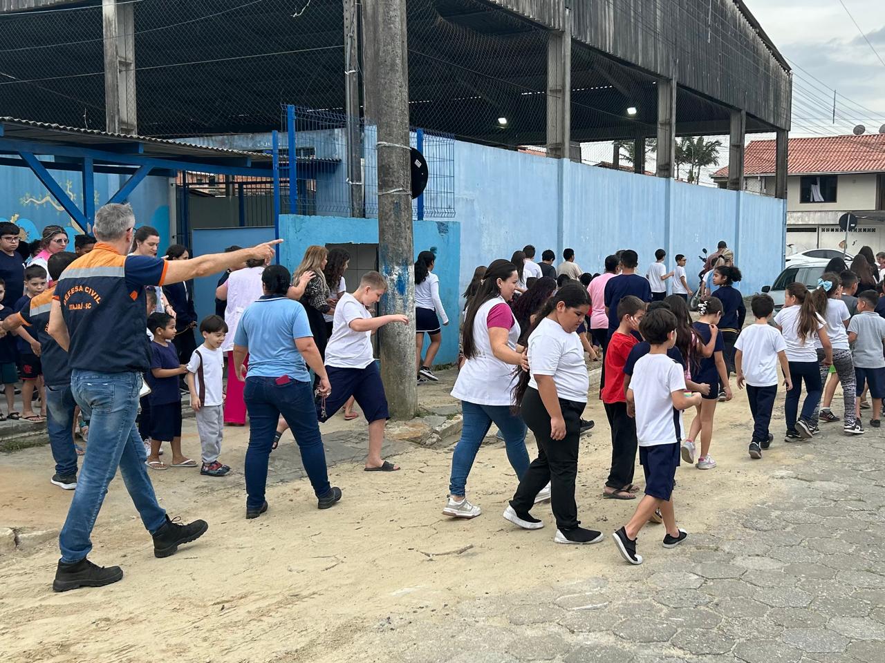 Prevenção em foco: Defesa Civil intensifica simulados em escolas de Itajaí