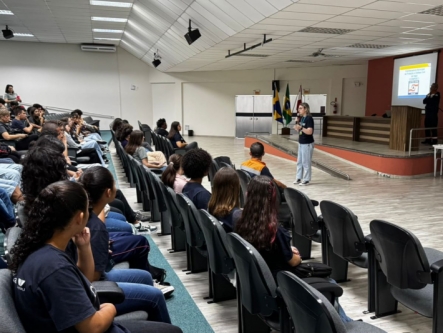 Palestra educativa destaca papel dos jovens na prevenção de desastres em Itajaí