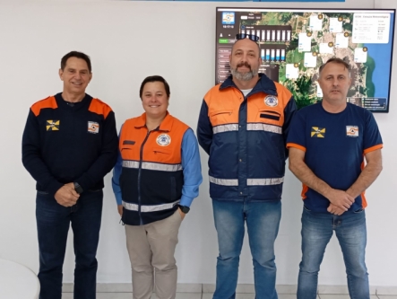 Equipe da Defesa Civil de Canoas conhece modelo de prevenção de desastres em Itajaí