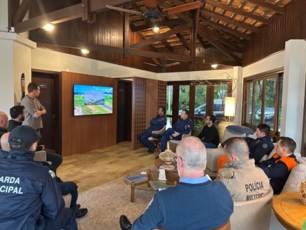 Órgãos de segurança participam de reunião sobre ampliação de aeródromo em Itajaí